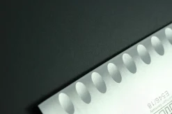 Couteau santoku alvéolé Güde Alpha Chêne 18cm en acier forgé