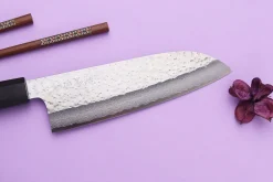 Couteau santoku 16,5cm japonais artisanal Makoto Kurosaki VG7 Damas martelé