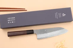 Couteau santoku 18cm japonais artisanal Nigara Hamono Tsuchime AS manche en noyer