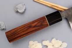 Couteau santoku 16,5cm japonais artisanal Yuzo Black Nashiji