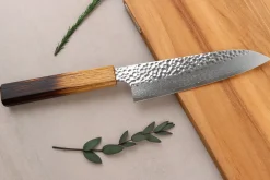 Couteau santoku 17cm japonais artisanal Wusaki Yaketa VG10 damas chêne brûlé