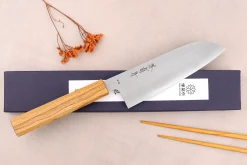 Couteau santoku 16,5cm japonais artisanal Sakai Kikumori TS10 en chêne