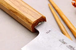 Couteau santoku 16,5cm japonais artisanal Sakai Kikumori TS10 en chêne