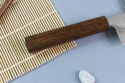 Couteau santoku japonais artisanal Wusaki Unagi AUS10 damas 16,5cm manche chêne
