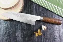 Couteau santoku japonais artisanal forgé Takeshi Saji R2 Tsuchime 16,5cm