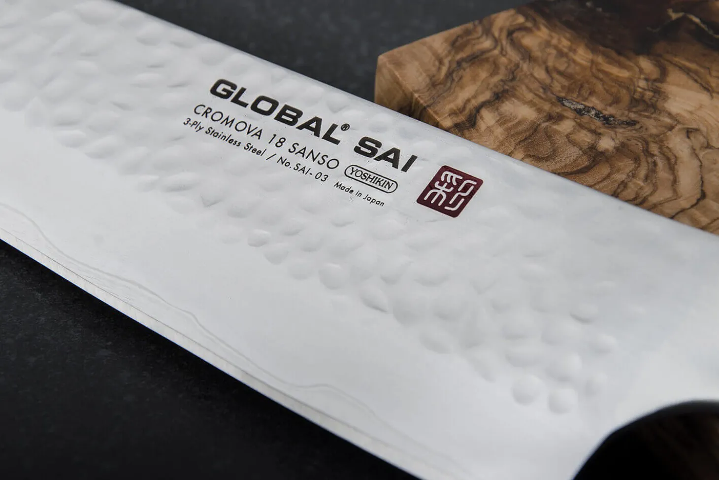 Couteau santoku japonais Global Sai 03 lame martelée 19cm