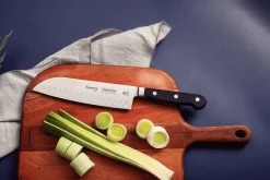 Couteau santoku Tramontina Century lame forgée 18cm manche polycarbonate noir