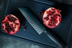 Couteau santoku Wüsthof Performer lame alvéolée 17cm à revêtement noir anti-rayures