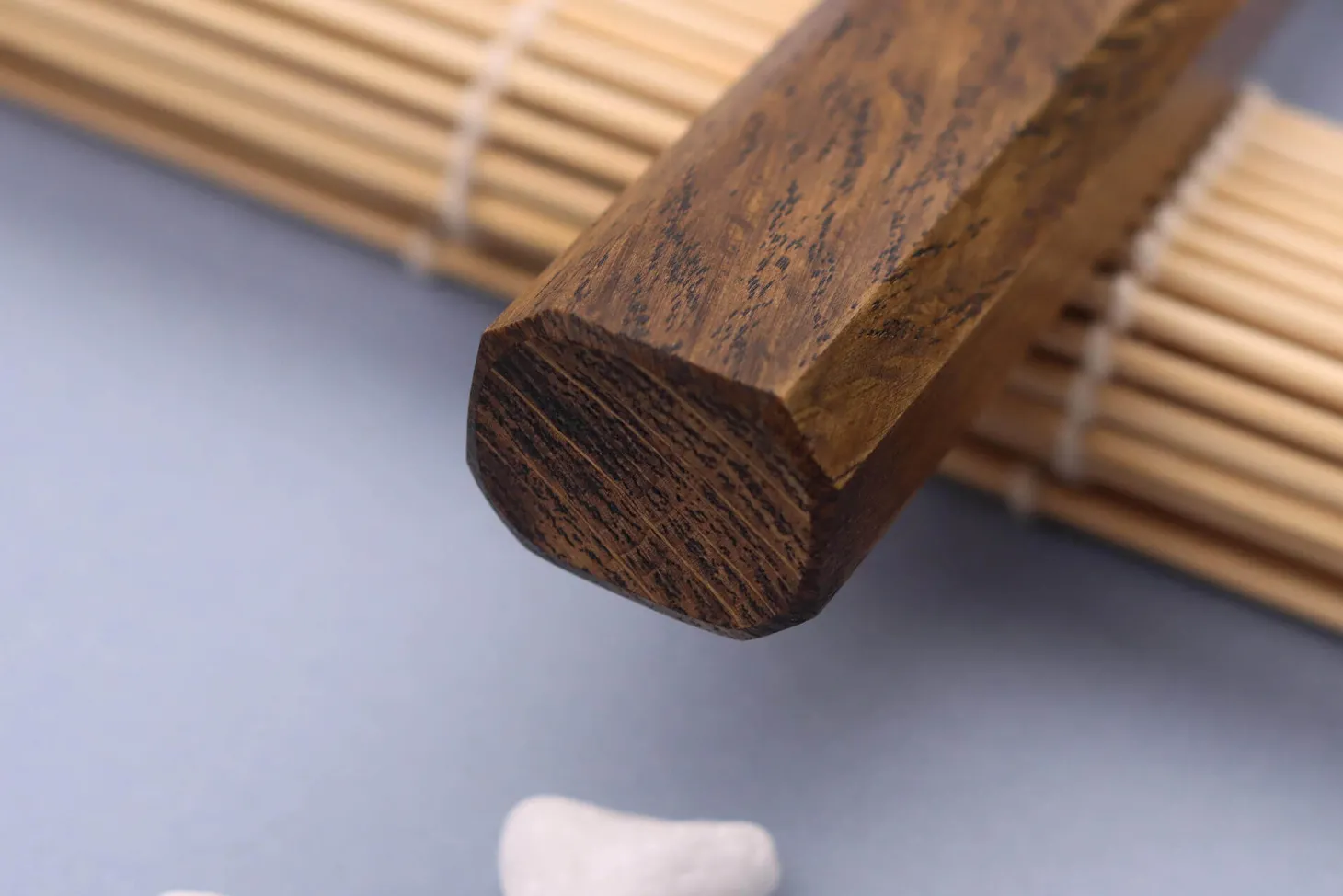 Couteau sujihiki japonais artisanal Wusaki Unagi AUS10 damas 24cm manche chêne