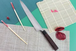 Couteau sujihiki japonais artisanal martelé Yu Kurosaki Shizuku 27cm acier SG2