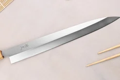 Couteau yanagiba 30cm artisanal japonais Tsunehisa AUS-8 manche en chêne