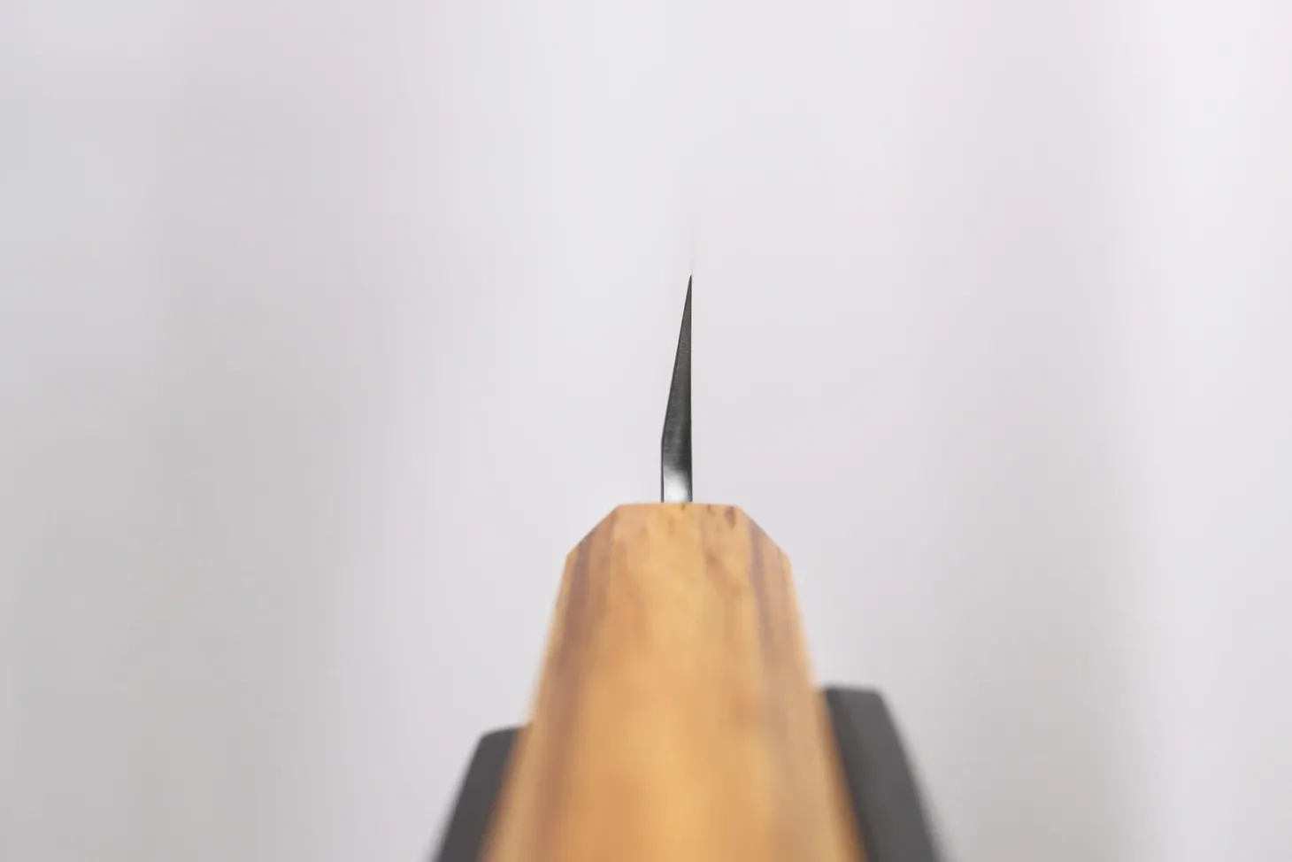 Couteau yanagiba 24cm artisanal japonais Tsunehisa AUS-8 manche en chêne