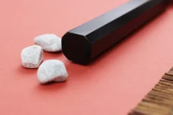 Couteau yanagiba 26cm japonais artisanal Hatsukokoro Shirasagi manche en ébène