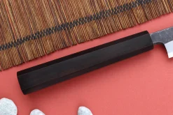Couteau yanagiba 24cm japonais artisanal Hatsukokoro Shirasagi manche en ébène