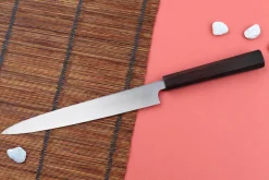 Couteau yanagiba 24cm japonais artisanal Hatsukokoro Shirasagi manche en ébène