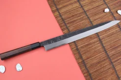 Couteau yanagiba 33cm japonais artisanal Hatsukokoro Shirasagi manche en wengé