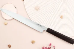 Couteau yanagiba japonais artisanal 24cm Sakai Takayuki Byakko manche en ébène + étui