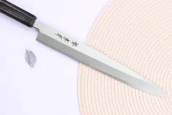 Couteau yanagiba japonais 24cm Sakai Takayuki Nanairo manche en résine ABS laquée