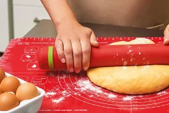 Feuille à pâtisserie Mastrad graduée en silicone rouge 60x40cm
