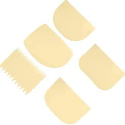 Jeu de 4 cornes à pâte + 1 peigne de pâtisserie