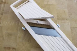 Mandoline japonaise professionnelle Benriner 3 lames couloir 6.5cm + poussoir et bac