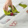 Mandoline Joseph Joseph Multi-Grip Plus avec poussoir et poignée pliante