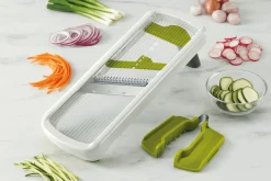 Mandoline Joseph Joseph Multi-Grip Plus avec poussoir et poignée pliante