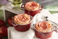 Mini cocotte Staub ronde en fonte émaillée cerise 10cm