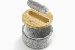 Mortier et pilon Joseph Joseph Dash en granite avec couvercle en bambou
