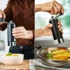 Moulin à poivre à manivelle Peugeot Isen U'Select en inox et bois de hêtre noir 18cm