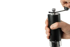 Moulin à poivre à manivelle Peugeot Isen U'Select en inox et bois de hêtre noir 18cm