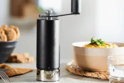 Moulin à poivre à manivelle Peugeot Isen U'Select en inox et bois de hêtre noir 18cm