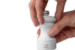 Moulin à poivre manuel Peugeot Bistro en bois de hêtre laqué gris perle 10cm