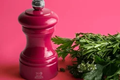 Moulin à sel sec manuel Peugeot Bistro en bois de hêtre laqué rose bonbon 10cm