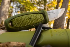 Petit couteau Mora Eldris 12633 lame inox 5,9cm manche caoutchouc vert + allume-feu + étui
