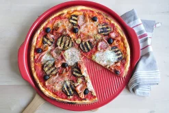 Pierre à pizza Emile Henry en céramique rainurée 36cm