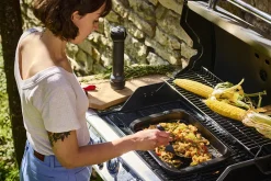 Plancha rectangulaire noire Peugeot Grill to table en céramique - 43cm