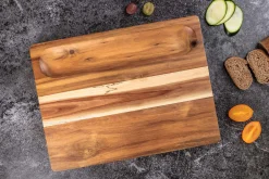 Planche à découper Wusaki en acacia double face avec rigoles 41x31cm