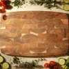 Planche à découper Wusaki en bois d'acacia damier 35 x 24 x 2cm