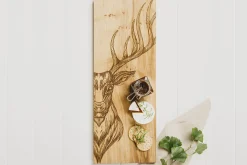 Planche de service en chêne Selbrae House 60x25x2cm - Motif cerf