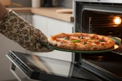 Plat à pizza Cookut Le Formidable avec coupe-pizza fougère