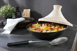 Plat à tajine Staub 20cm en fonte émaillée avec couvercle crème compatible induction