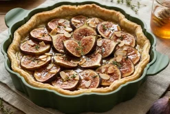 Plat à tarte Cookut Le Formidable avec coupe-tarte fougère