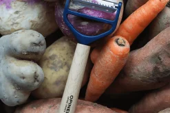 Éplucheur Opinel T-Duo bleu double lames microdentée et julienne manche en hêtre