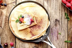 Poêle à crêpes antiadhésive Cristel Castel'Pro Ultralu® 28cm en aluminium forgé et revêtement Ceraliss+