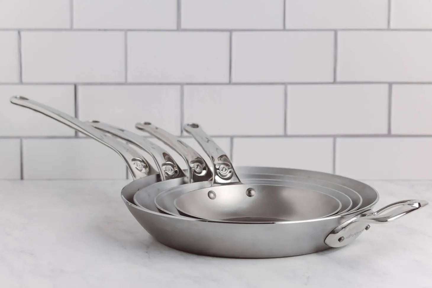 Poêle ronde De Buyer Mineral B Pro 20cm en acier et poignée en fonte d'inox