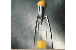 Presse-agrumes Alessi Juicy Salif en fonte d'aluminium design par Philippe Starck