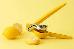Presse-agrumes Chef'n FreshForce en polymère jaune