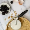 Roulette à pizza Microplane à double tranchant avec couvercle pique-pâte amovible