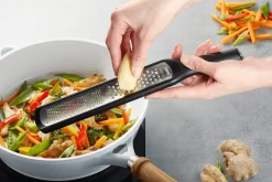 Râpe fine et grossière Gefu Rafino en acier inox et polymère